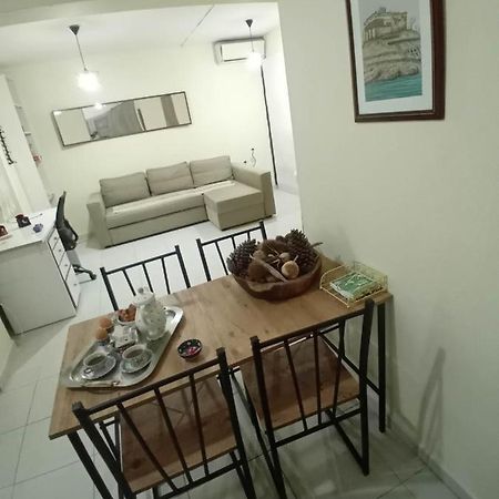 Stella'S Jasmine Apartment Tesalonika Bagian luar foto