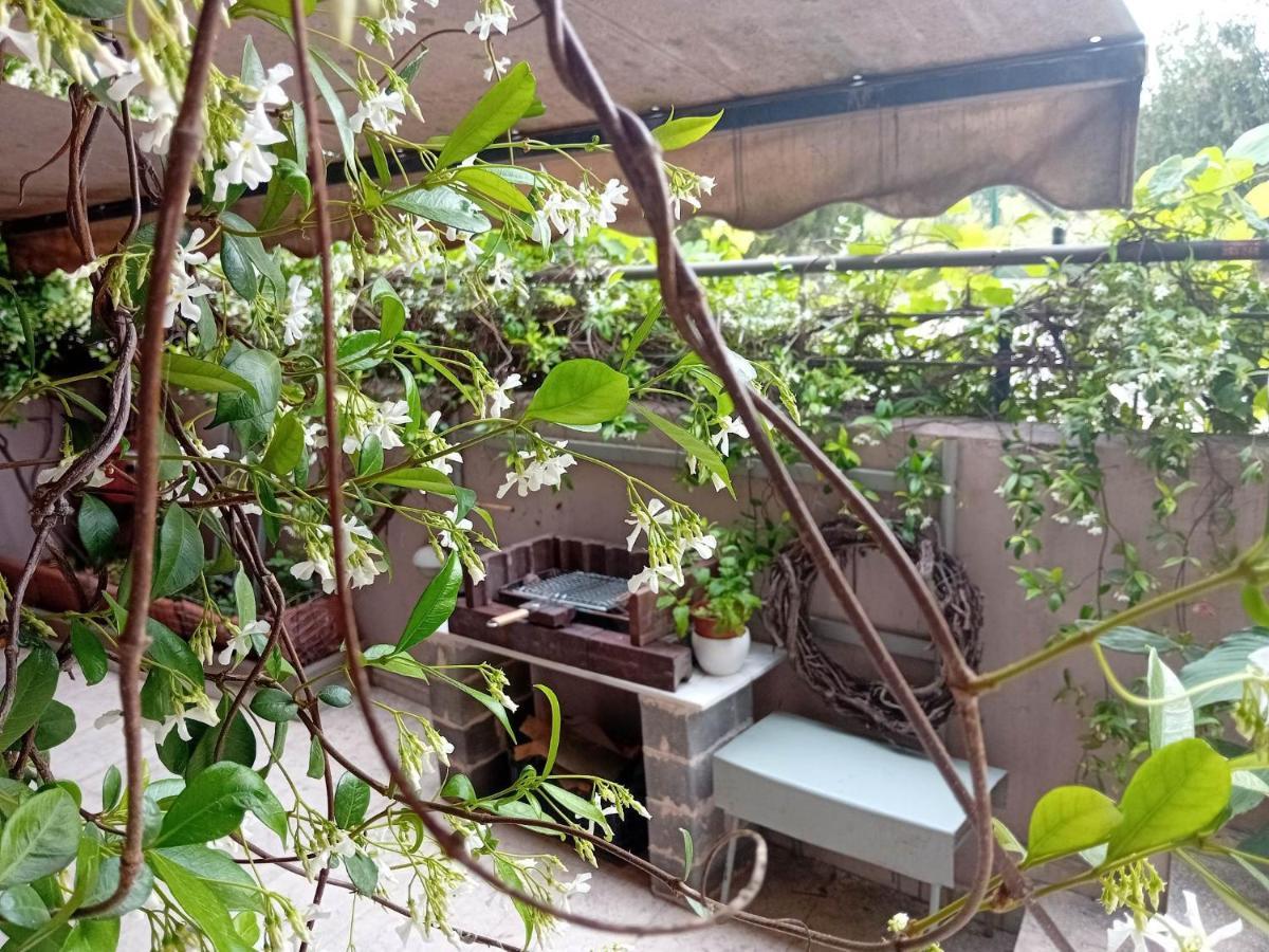 Stella'S Jasmine Apartment Tesalonika Bagian luar foto